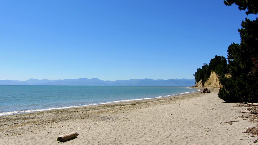 The Waters Villa Motueka Bagian luar foto